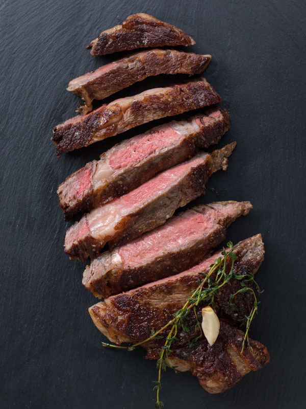 https://www.flavcity.com/wp-content/uploads/2018/12/how-to-pan-sear-steak.jpg