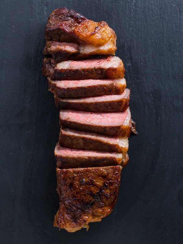 https://www.flavcity.com/wp-content/uploads/2018/12/reverse-sear-steak.jpg
